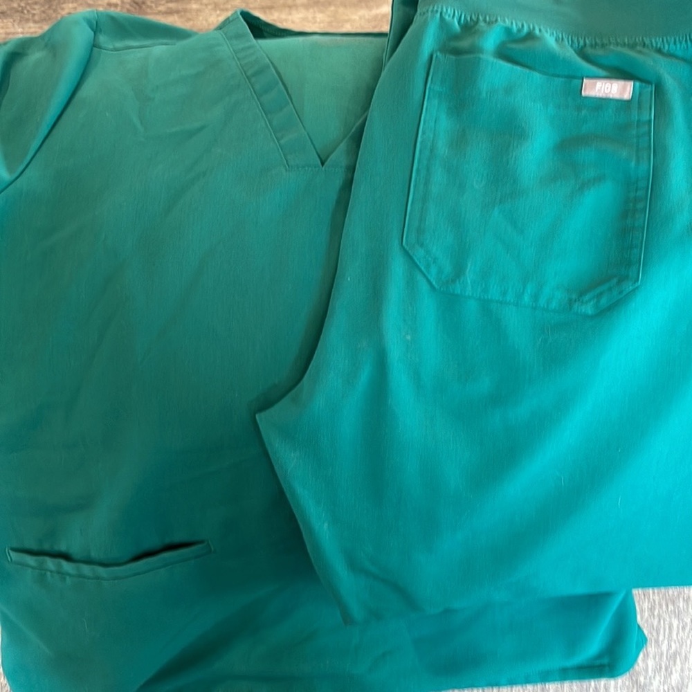 Figs Hunter Green Technical Collection L two pocket top and basic bottoms
